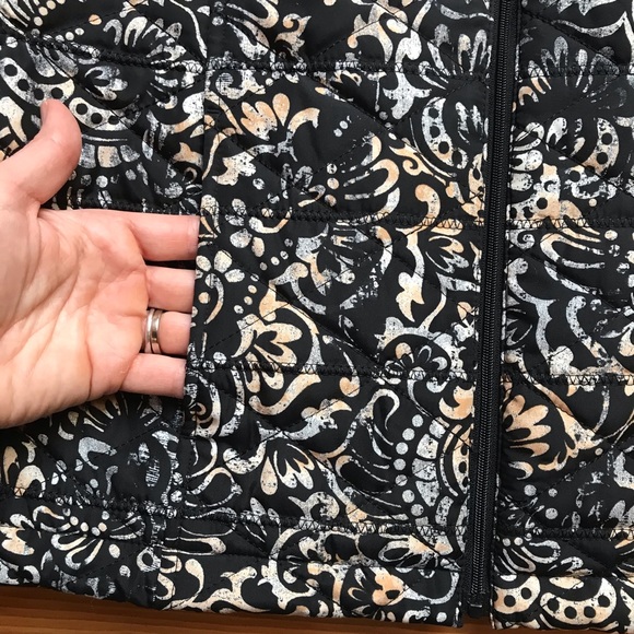 Weekends by Chico’s Black and Pastel Quilted Vest with Pockets, EUC, 1/M/L - Picture 6 of 13